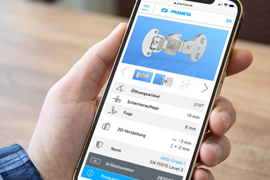 Smartphone mit der Website des Scharnier Spezialisten PRÄMETA in der Hand eines Kunden.